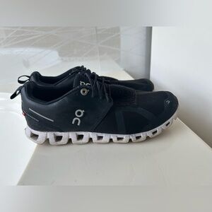 On Cloud Running Women’s Black and White Athletic Shoes